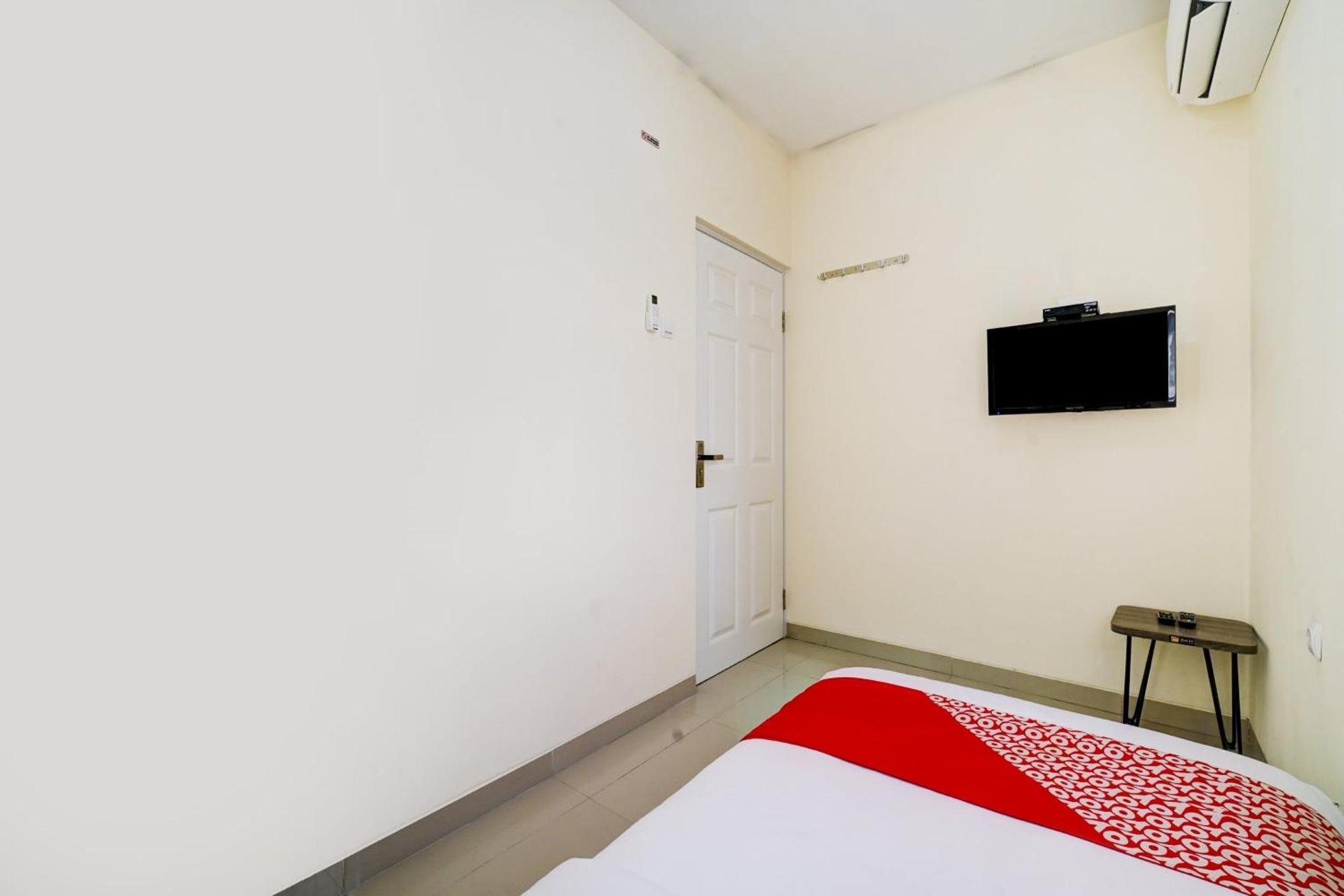 Super Oyo 90778 River Inn Malioboro Yogyakarta Exterior foto