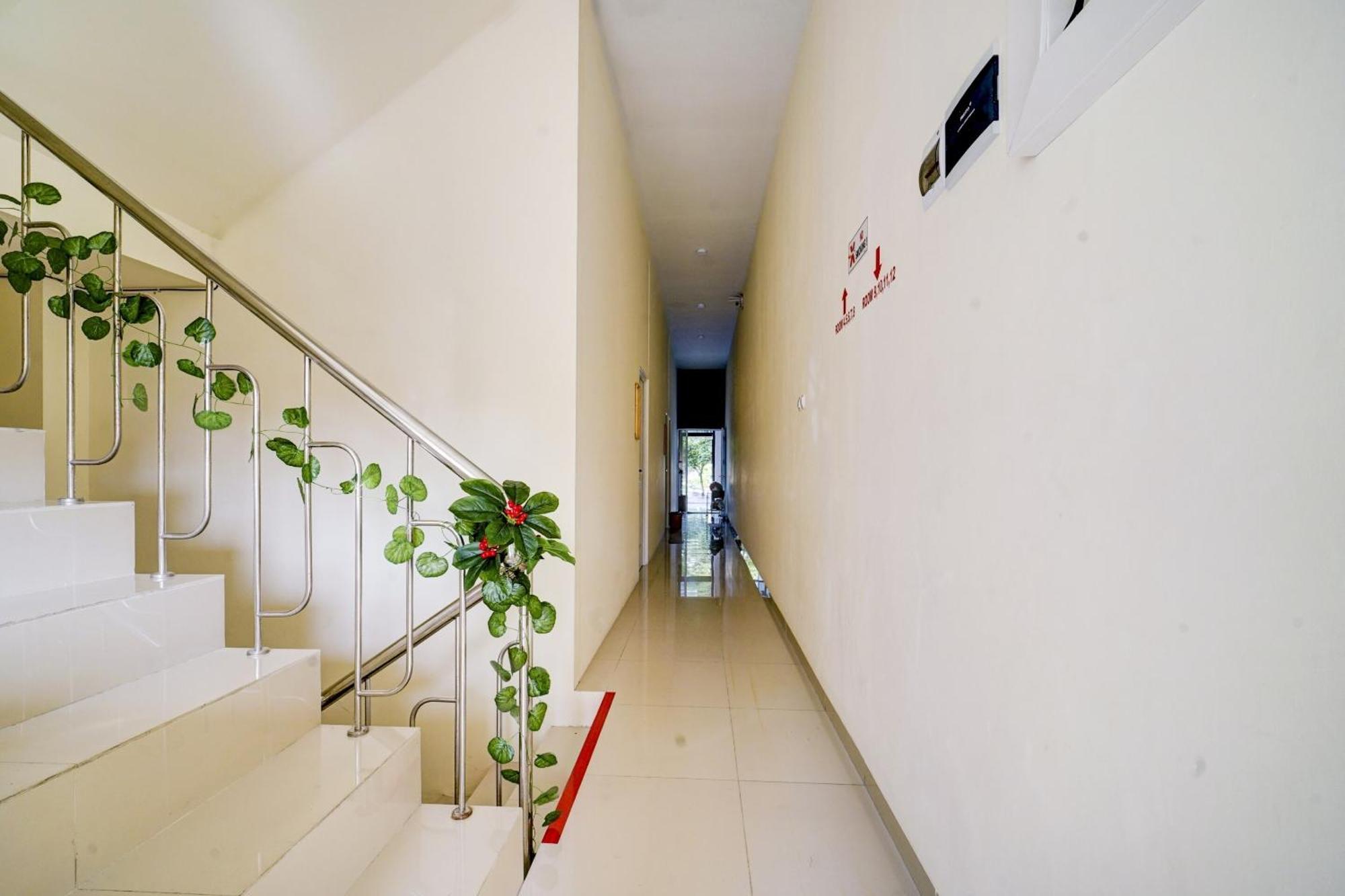 Super Oyo 90778 River Inn Malioboro Yogyakarta Exterior foto