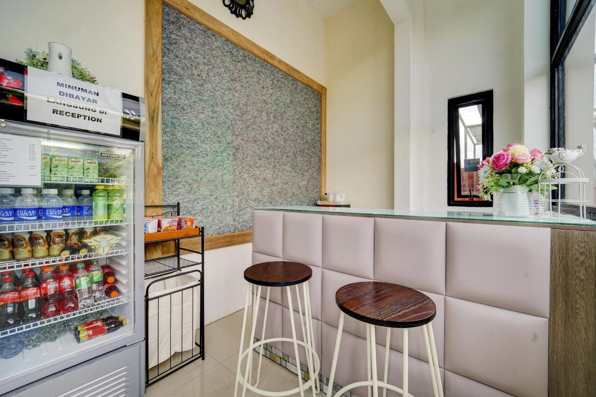Super Oyo 90778 River Inn Malioboro Yogyakarta Exterior foto