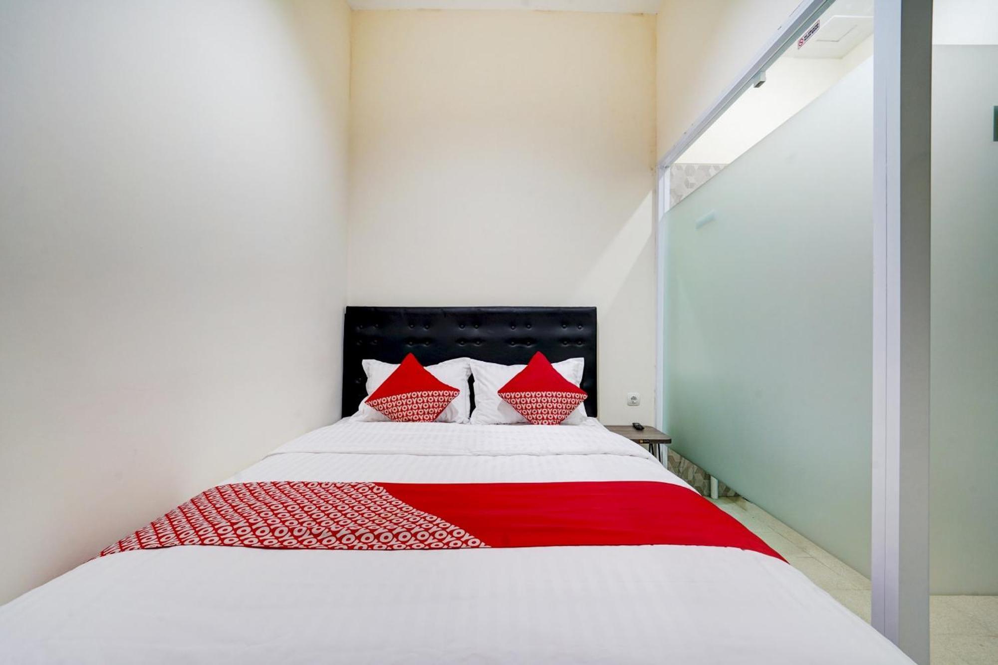 Super Oyo 90778 River Inn Malioboro Yogyakarta Exterior foto