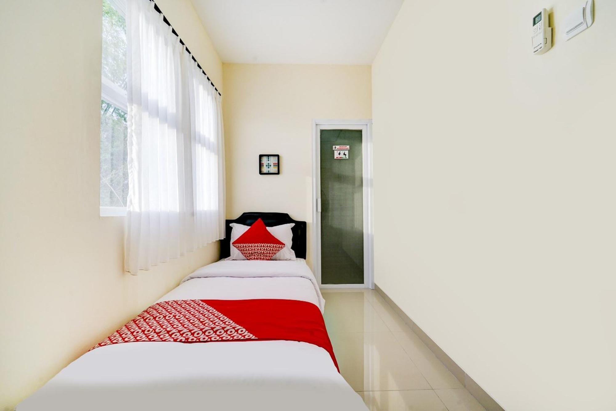 Super Oyo 90778 River Inn Malioboro Yogyakarta Exterior foto