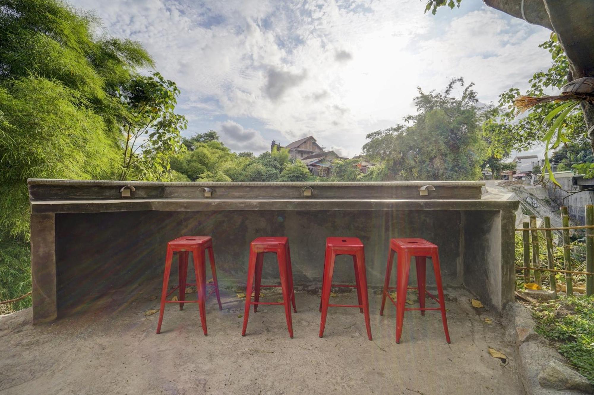 Super Oyo 90778 River Inn Malioboro Yogyakarta Exterior foto