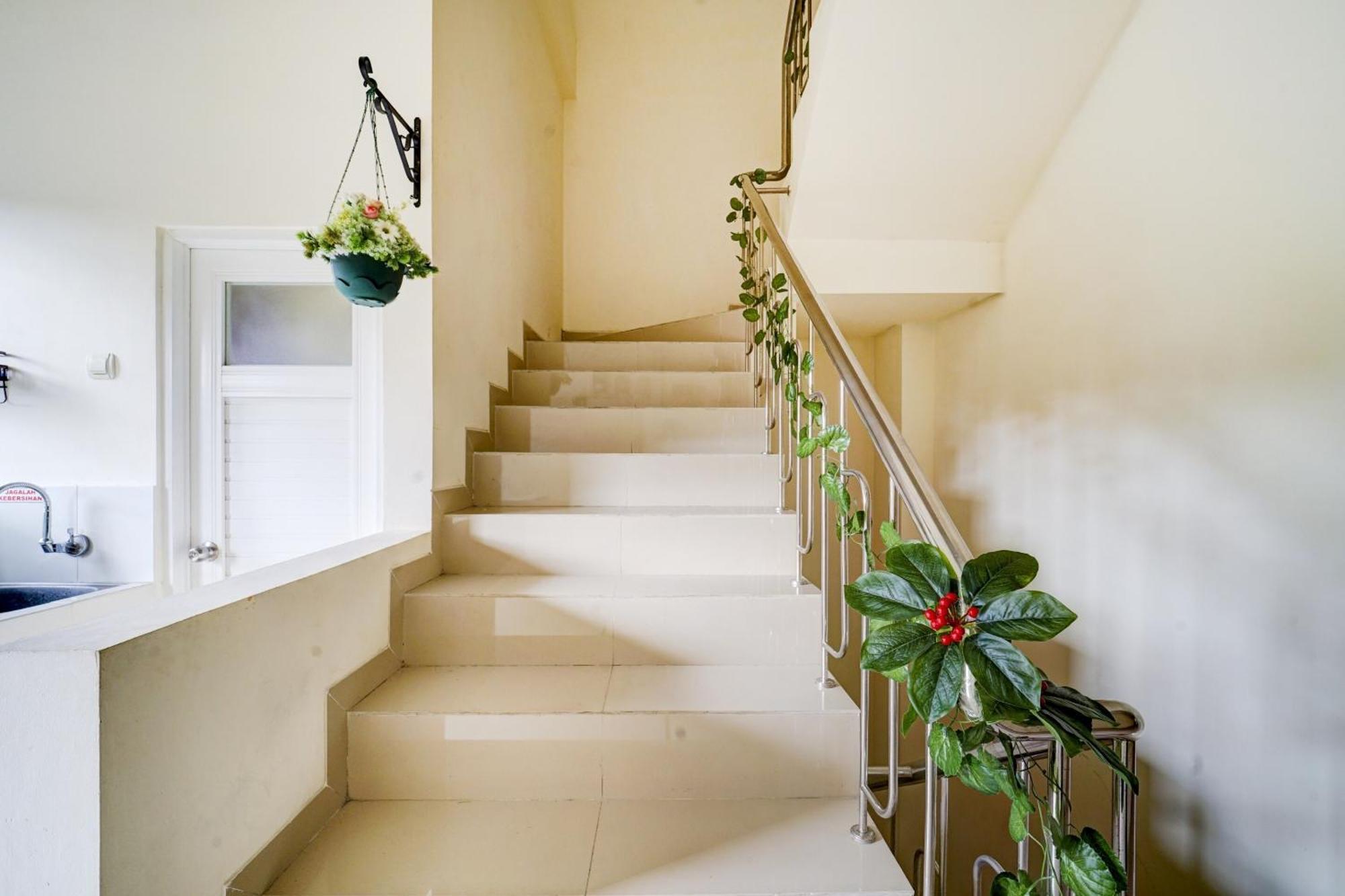 Super Oyo 90778 River Inn Malioboro Yogyakarta Exterior foto
